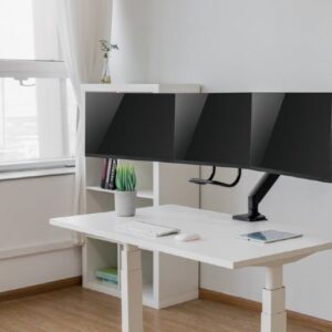 Suporte para 3 Monitores Gembird Ajustável e facilidade de Movimento suporte até 27" e 7 Kg